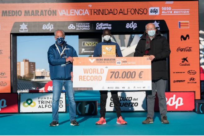 La Fundación Trinidad Alfonso seguirá impulsando el Maratón y el Medio Maratón Valencia hasta 2024